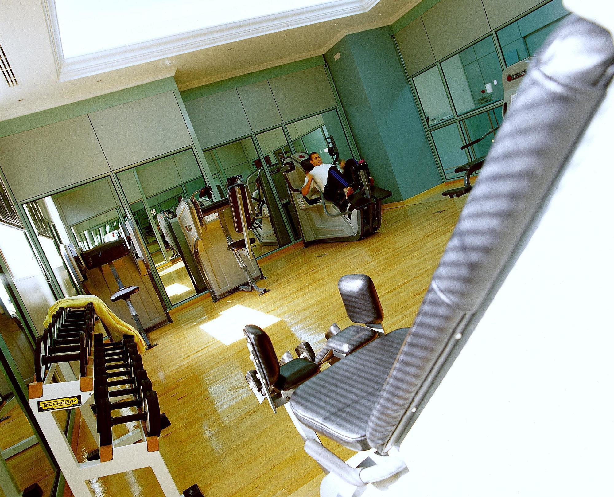 Le Meridien Джеда Екстериор снимка The gym at the 5th floor