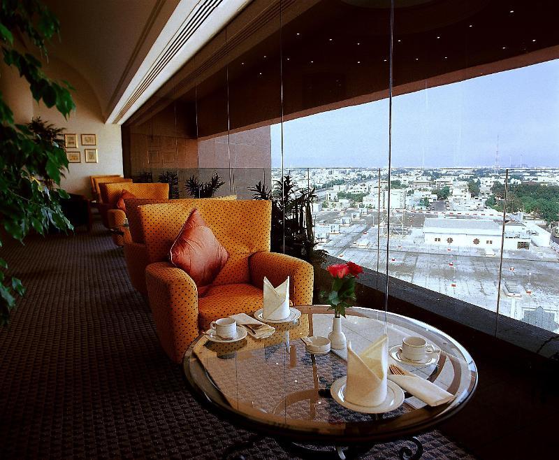 Le Meridien Джеда Екстериор снимка The lounge at the airport
