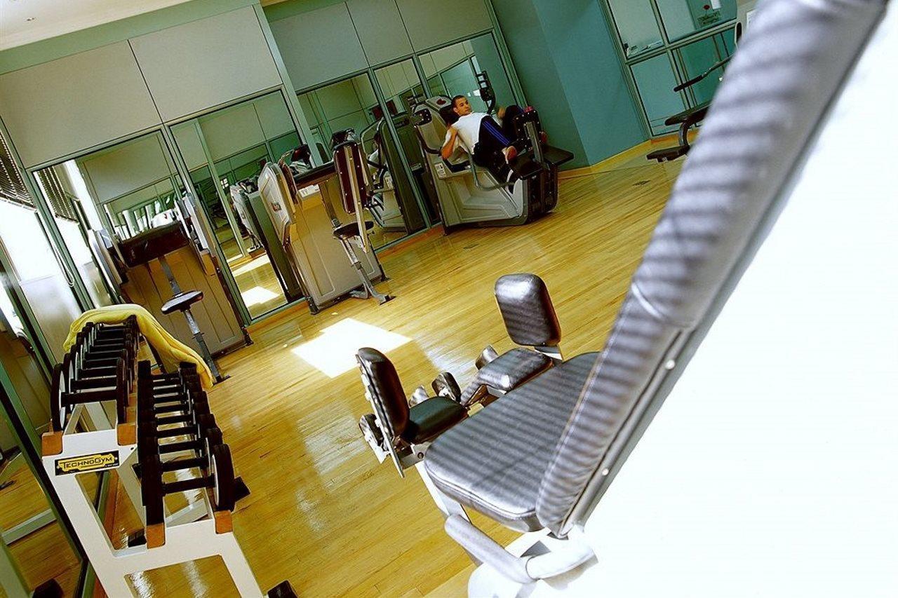 Le Meridien Джеда Екстериор снимка A gym in Singapore