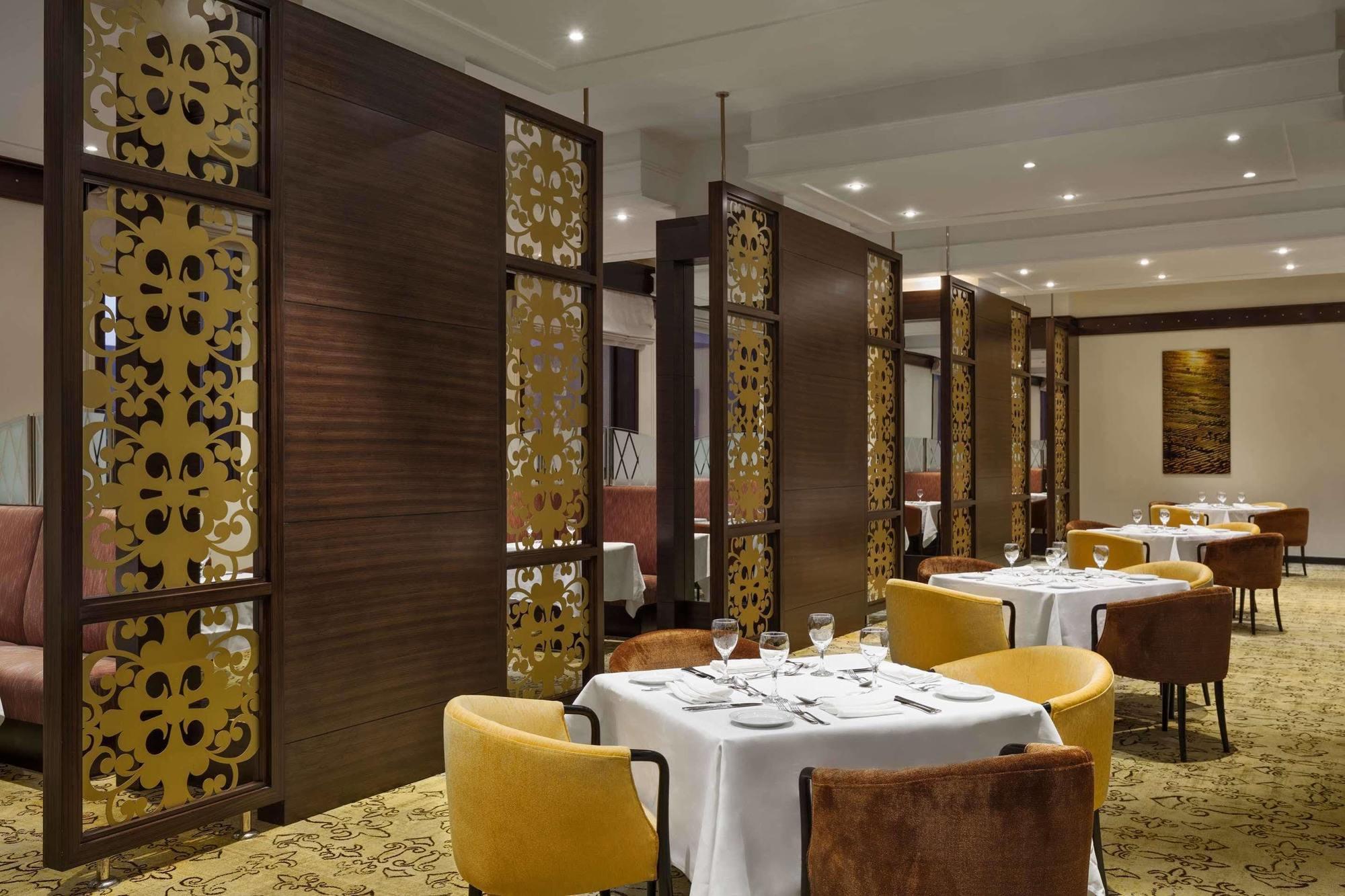 Le Meridien Джеда Екстериор снимка The restaurant