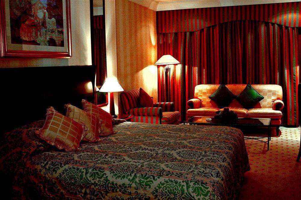 Le Meridien Джеда Екстериор снимка A bedroom at the hotel